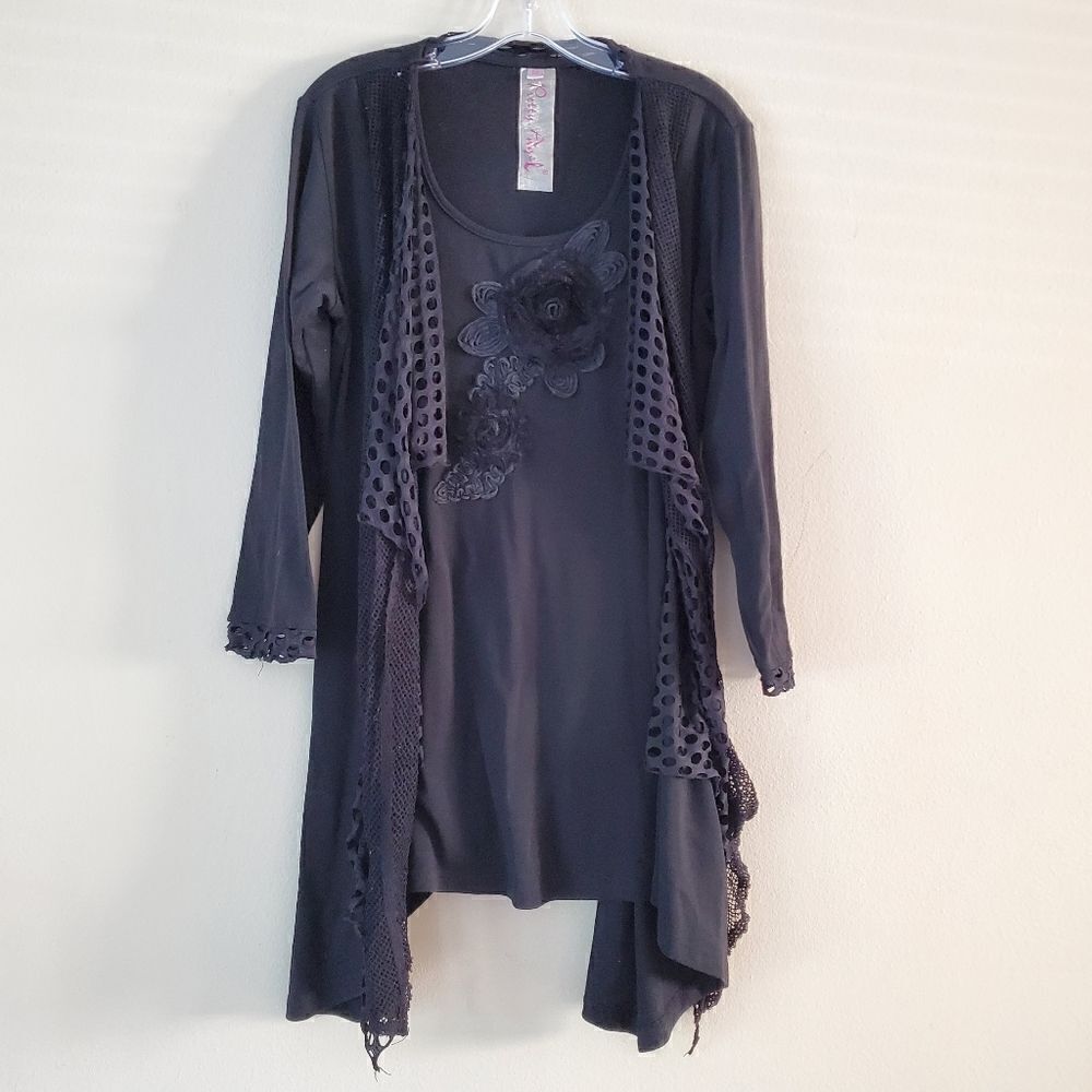 Pretty Angel Tunic Top w/ Lace Accent & Floral Front Applique Size Medium